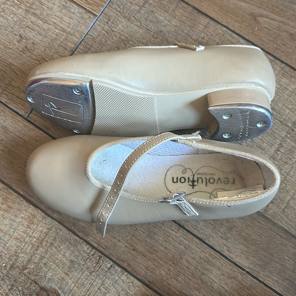 Size 3 girls revolution tap shoes